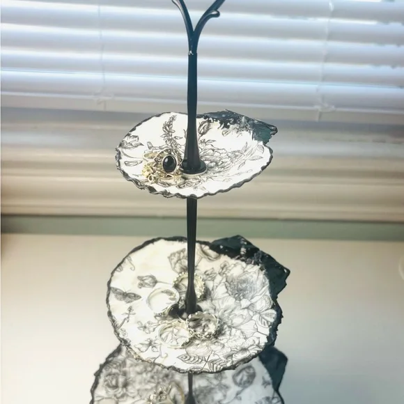 Handmade 3 Tier Scallop Shell Jewelry Stand With Black Rose Decoupage design - Picture 7 of 9